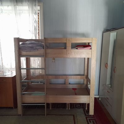 Detskiy karavat 2ta tortmasiyam bor baquvat oddiymas yaxshi