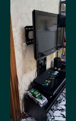 Телевизор с подставкой