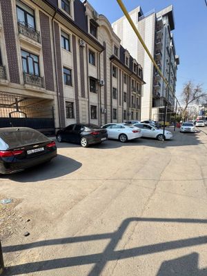 Юридический адрес Мирзо-Улугбек р-н!40м.кв или 20м.кв