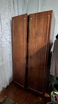 Шкаф старый отдаю бепул