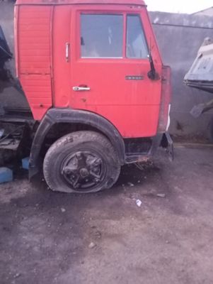 Kamaz sotiladi splaniy kabina kelishamz narxini