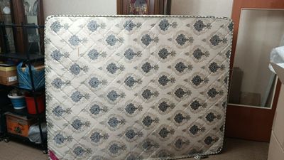 Матрас б/у 210х170 бесплатно, самовывоз