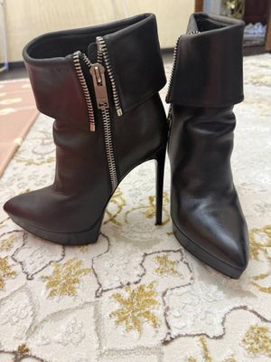 Оригинальные Полусапожки от бренда Saint Laurent Paris