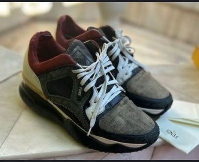 Кросовки Fendi Для ценителей бренда куплено за$900