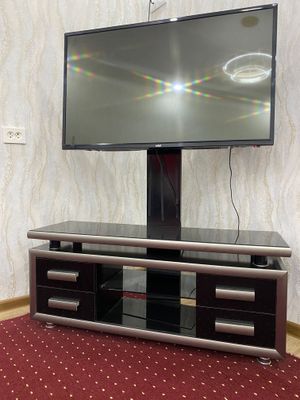 Televizor sotiladi padstavkasi bilan