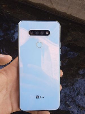 Telefon sotiladi Lg Q 51 xotirasi 32 atp ishlaydi xamma joyi radnoy bi