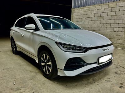 BYD e2 Zudlik bilan sotilqdi toliq eliktir bilan harakatlanadi