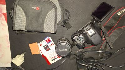 Canon EOS 600 D sotiladi + Micrafone Wireless