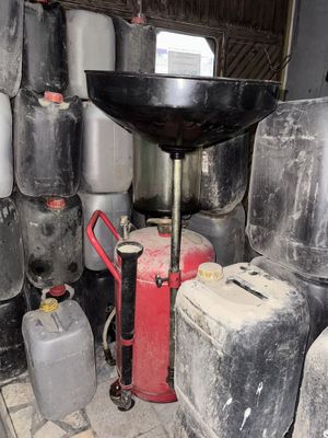 Avtomobil yog’ini so’rib oluvchi apparat sotiladi
