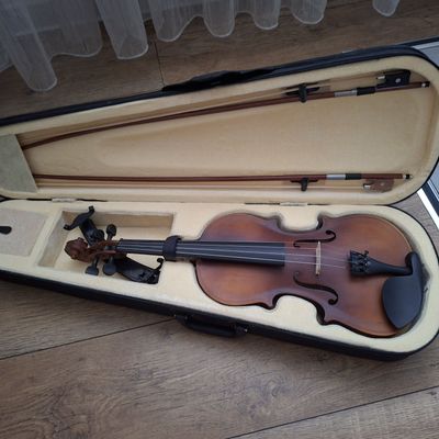 СРОЧНО скрипка 4/4 б/у в хорошем состоянии