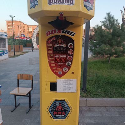 Udarnik boks apparati attraksion uchun