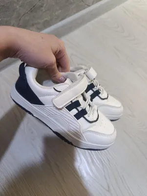 Продам детские кроссовки фирмы Red Tag