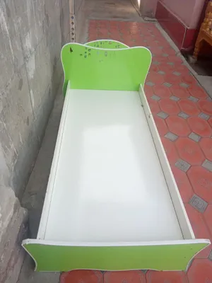 Kravat, divan detskiy