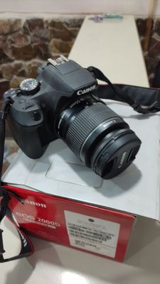 Цировые фотоаппарат Canon EOS 2000D
