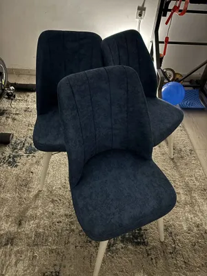 Продам стулья. Сломанные снизу нужно запаять. Состояние нормальное