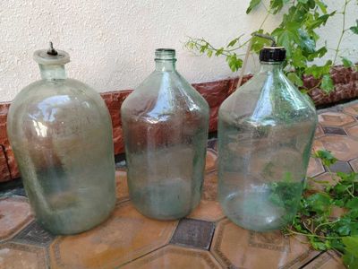 Бутыли 20 л для вина со спец крышками