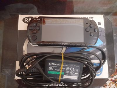 Sony PSP 2000 в хорошем состоянии