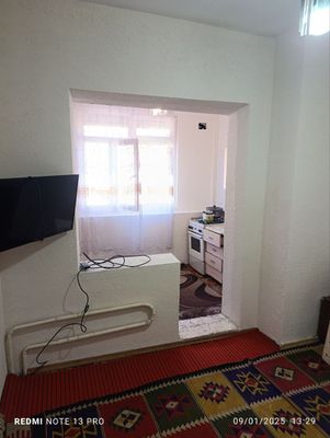 квартира сотилади 2/4/4 КВ 52 м2. гиштли галарейка