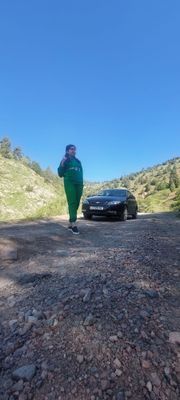 Kiyimlar sotiladi
