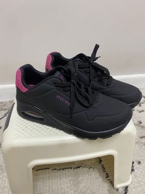 Женские кроссовки sketchers