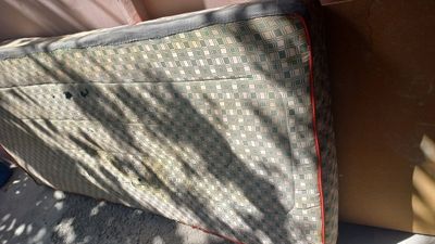 Divan sotiladi xolat zor