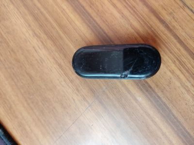 Mi band 5, использовал 2 года есть трещина