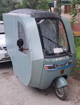 3 oyoqli transport cavalo