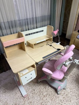 Продается письменный стол для шаольника!
