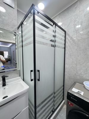 Стеклянные душевые перегородки и душевые кабины из закаленного стекла