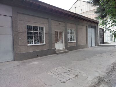Сдам в аренду дом бывший магазин мебели