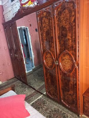 Продам итальянский спални гарнитур