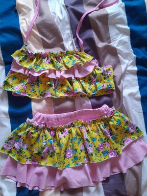 Детский купальник на 4-5 лет.