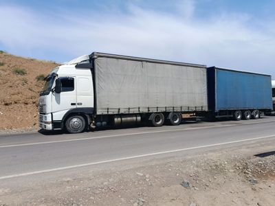 Volvo fura paravoz