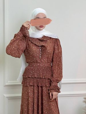 Ushbu yangi, bejirim, betakror libos arzon narxda