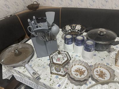 Hammasi sotiladi 400 ming sumga beraman hammasini holati zur