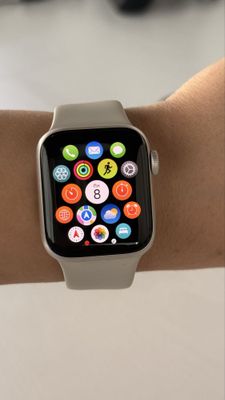 Apple Watch SE 2-го поколения 2.600млн