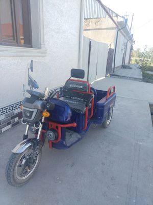 Mototsikl ayol kishilar uchun va yoshi kattalar uchun juda zor