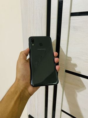 Galaxy A 20 sotiladi