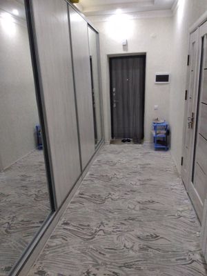 Квартира в аренду .Общ площадь 83м2 . парковка: есть. Комиссионный:нет