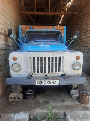 Gaz 53 sotiladi 82 yil