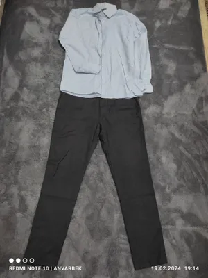 Мужской брюк и рубашка.