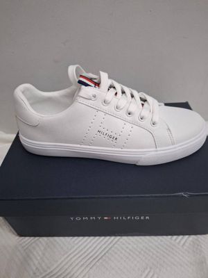 Amerika karssovkasi Tomy Hilfiger 750.000