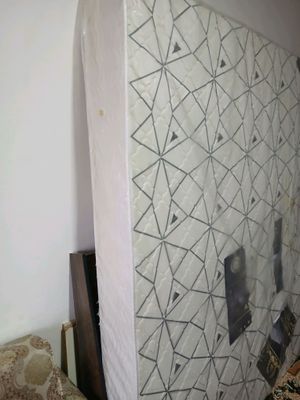 Продаётся Спальни кровать. двуспальная