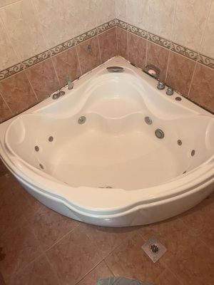 Продам джакузи б/у. В хорошем состоянии, рабочее. Аккуратное