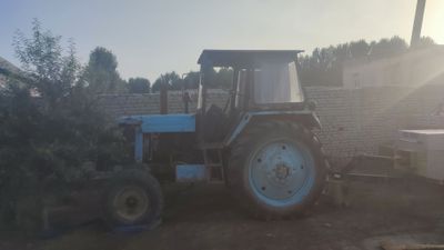 Traktor srochniy sotiladi