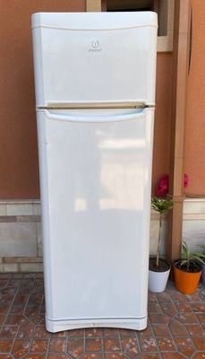 Продаётся рабочий холодильник Indesit. Ishlab turgan muzlatgich sotila