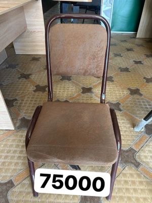 Стул ва парталар сотилади.