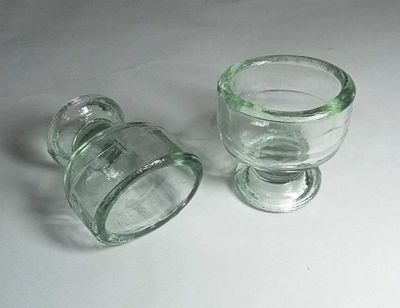 Продам. Винтажные медицинские рюмки для промывки глаз.
