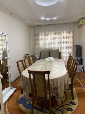 Продаётся стол и стулья на 12персон