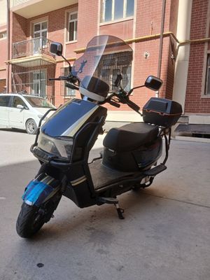 Nexus skuter qora